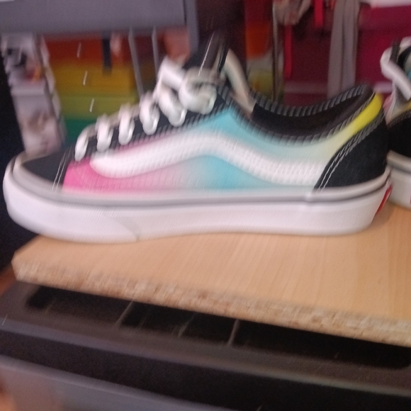 Vans - Picture 9 of 9